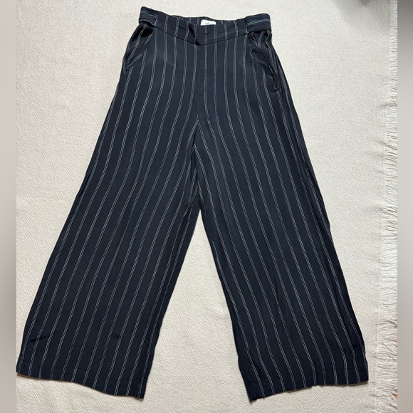 Aritzia Wilfred Faun Black Striped Wide Leg Rayon Crop Pants M - Picture 2 of 10